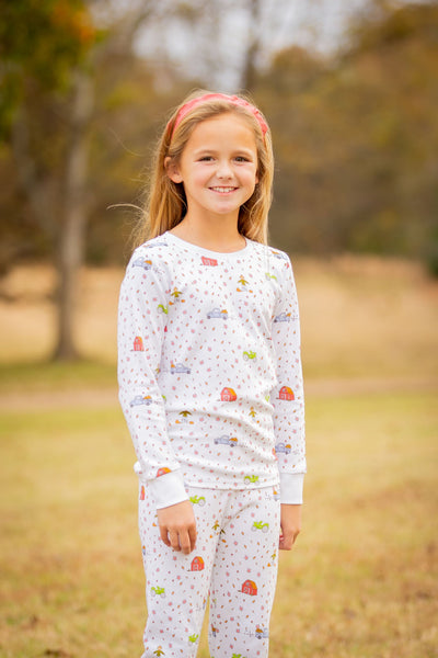 Girl Wearing Comfy Loungewear Set for Fall